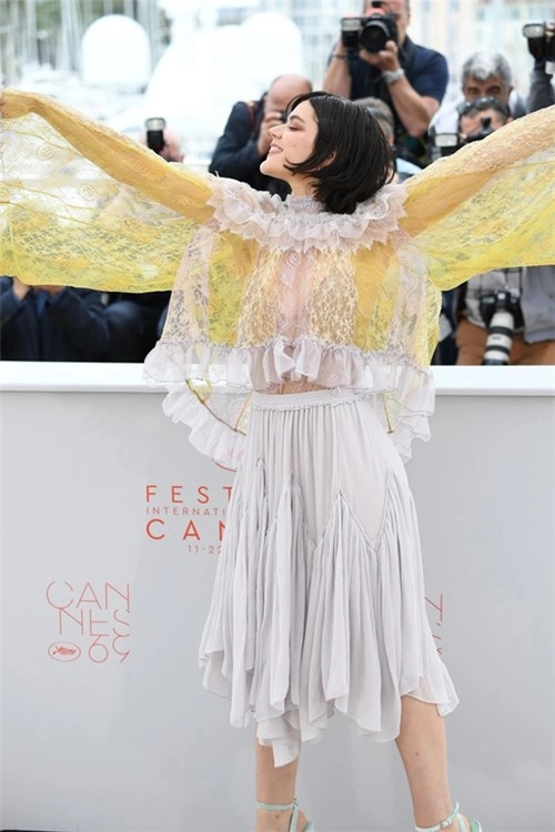 Ngắm lại 15 bộ cánh xấu không đỡ nổi trên thảm đỏ cannes 2016