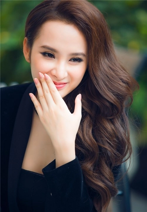 Những bộ cánh nóng bỏng của angela phương trinh