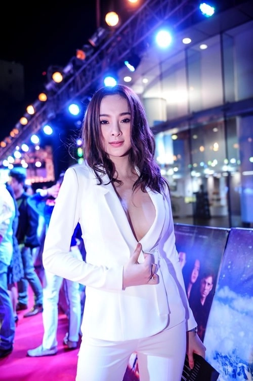 Những bộ cánh nóng bỏng của angela phương trinh