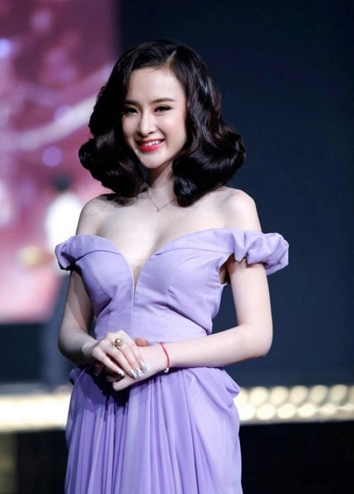 Những bộ cánh nóng bỏng của angela phương trinh