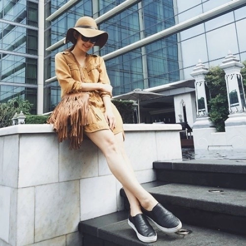 Những món đồ bất li thân của phái đẹp cho những chuyến đi biển ngày hè