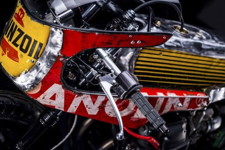Hình ảnh honda cb750 độ kịch độc từ những phụ tùng phế liệu