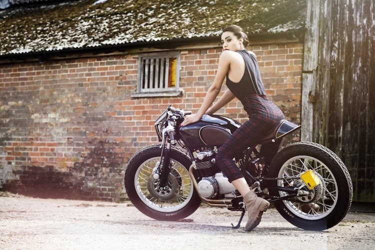 Mẫu anh xinh đẹp bên honda cb550 độ cafe racer ấn tượng