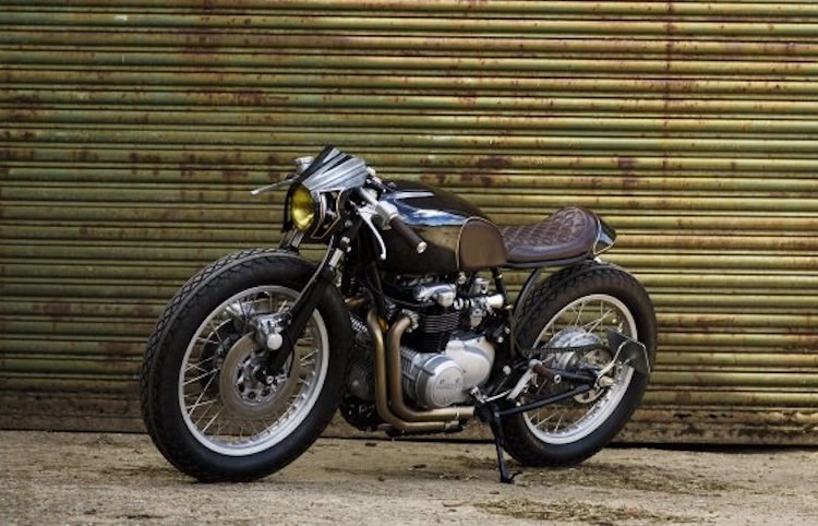 Mẫu anh xinh đẹp bên honda cb550 độ cafe racer ấn tượng