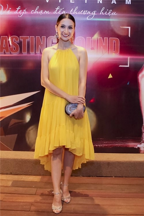 Mặc hạn chế chiều cao bạn gái sơn tùng vẫn đến casting the face