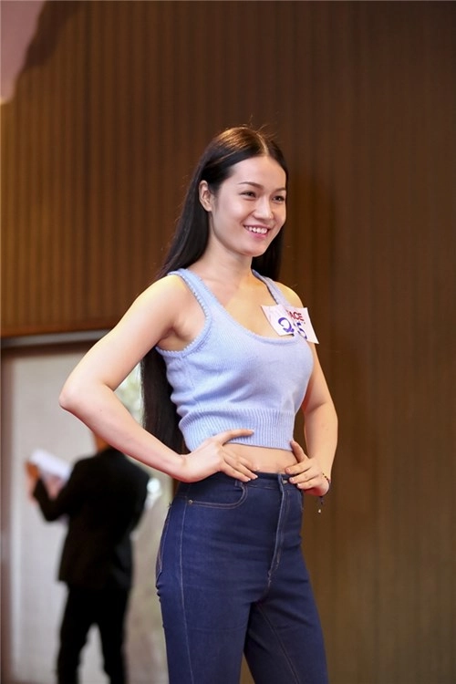 Mặc hạn chế chiều cao bạn gái sơn tùng vẫn đến casting the face
