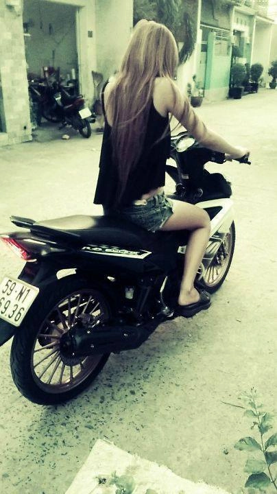 Ngắm các cô gái sexy ngồi exciter