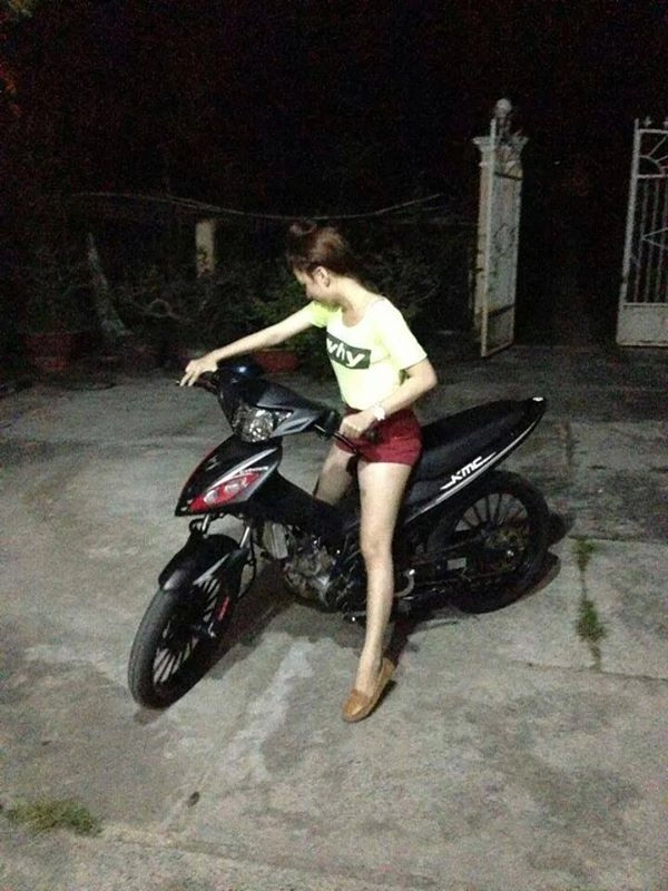 Ngắm các cô gái sexy ngồi exciter