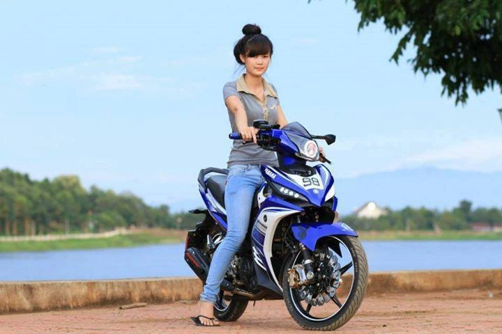 Ngắm các cô gái sexy ngồi exciter