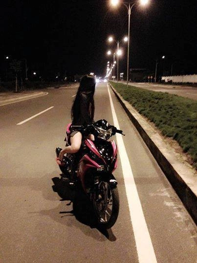 Ngắm các cô gái sexy ngồi exciter