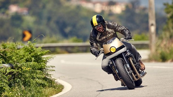 Hình ảnh cực chất của yamaha xjr1300 hầm hố với phong cách cafe racer