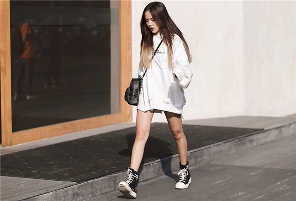 Muôn màu những kiểu thời trang nổi loạn của phương ly