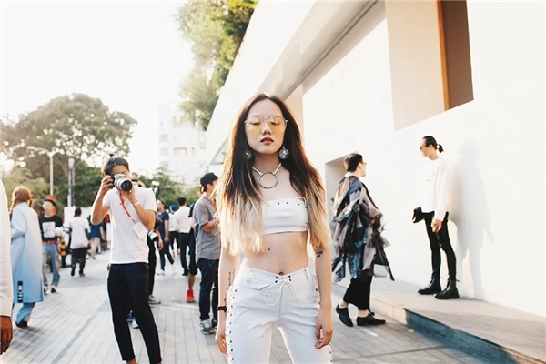 Muôn màu những kiểu thời trang nổi loạn của phương ly