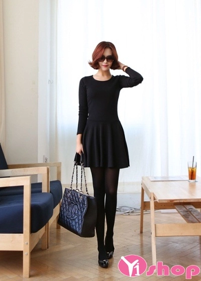 Mẫu váy đầm liền dáng xòe đẹp cách điệu gam màu đen trắng cá tính