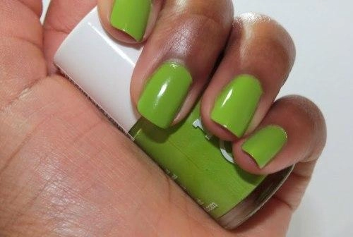 6 màu nail móng tay cho cô nàng quyến rũ tỏa sáng mạnh mẽ