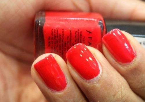 6 màu nail móng tay cho cô nàng quyến rũ tỏa sáng mạnh mẽ