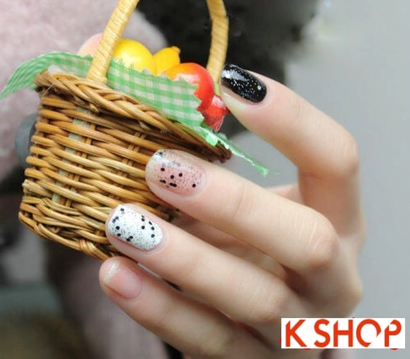 Các mẫu nail móng tay kim tuyến cho cô nàng sang trọng ấn tượng độc đáo