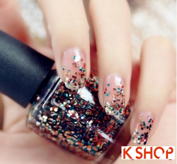 Các mẫu nail móng tay kim tuyến cho cô nàng sang trọng ấn tượng độc đáo