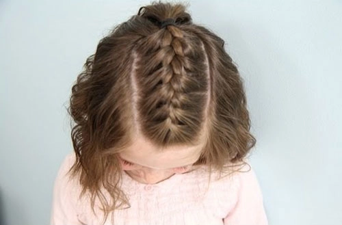 Cách làm kiểu tóc tết đuôi cá giữa đỉnh đầu đẹp cá tính thời trang