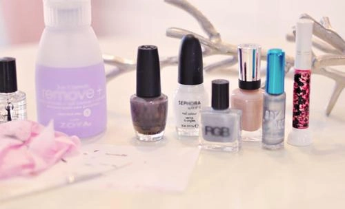 Cách vẽ móng tay nail hoa cho nàng nổi bật điệu đà xuống phố tự tin