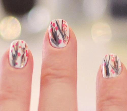 Cách vẽ móng tay nail hoa cho nàng nổi bật điệu đà xuống phố tự tin