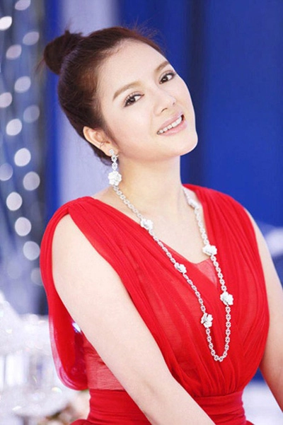 Học cách búi tóc cực đẹp của lý nhã kỳ sang trọng đi dự tiệc lịch lãm