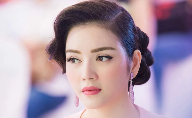 Học cách búi tóc cực đẹp của lý nhã kỳ sang trọng đi dự tiệc lịch lãm