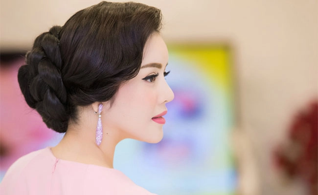 Học cách búi tóc cực đẹp của lý nhã kỳ sang trọng đi dự tiệc lịch lãm