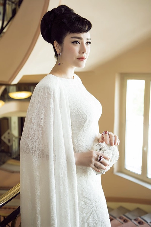 Học cách búi tóc cực đẹp của lý nhã kỳ sang trọng đi dự tiệc lịch lãm