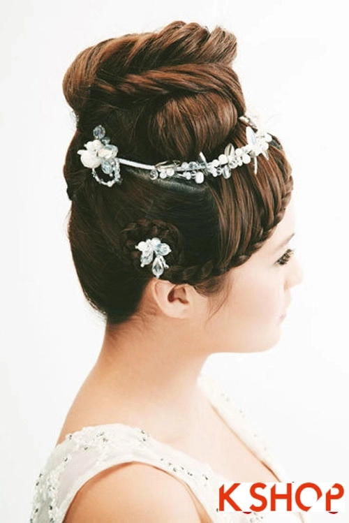 Kiểu tóc tết cô dâu đơn giản lãng mạn trong ngày cưới