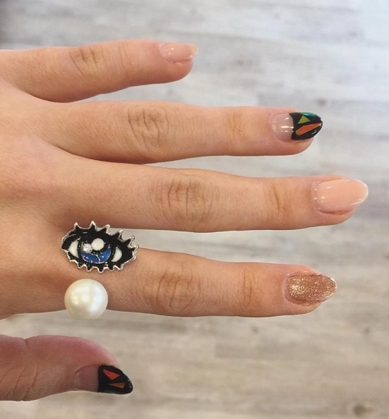 Mẫu nail móng tay thủy tinh đang được giới trẻ yêu thích