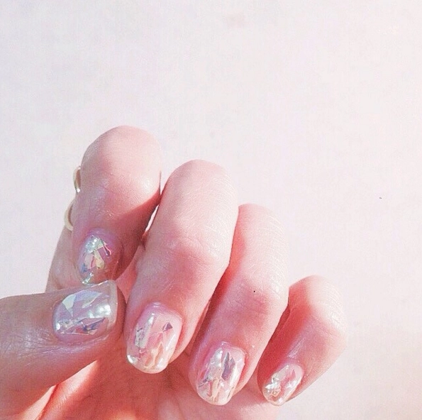 Mẫu nail móng tay thủy tinh đang được giới trẻ yêu thích
