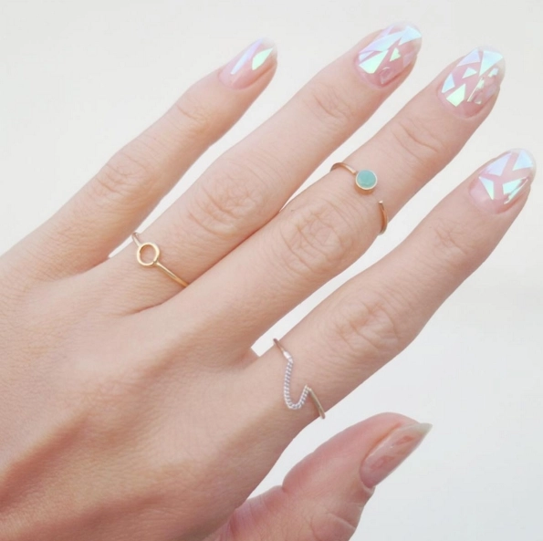 Mẫu nail móng tay thủy tinh đang được giới trẻ yêu thích