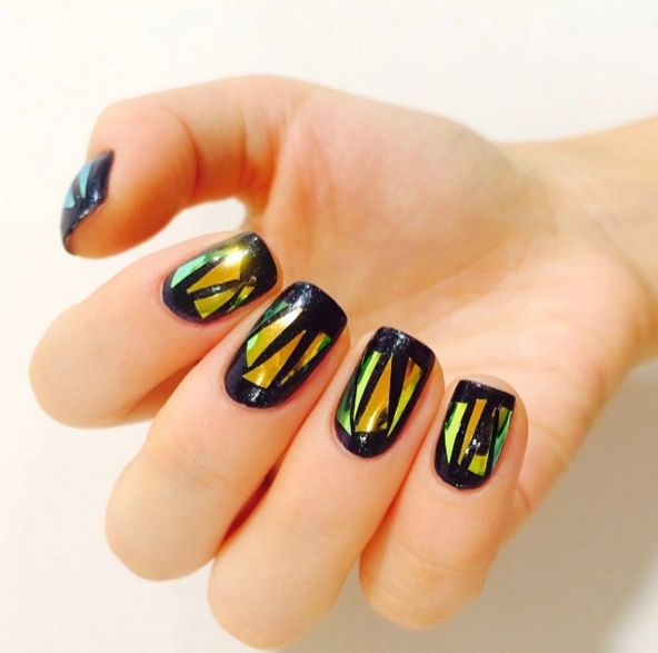 Mẫu nail móng tay thủy tinh đang được giới trẻ yêu thích