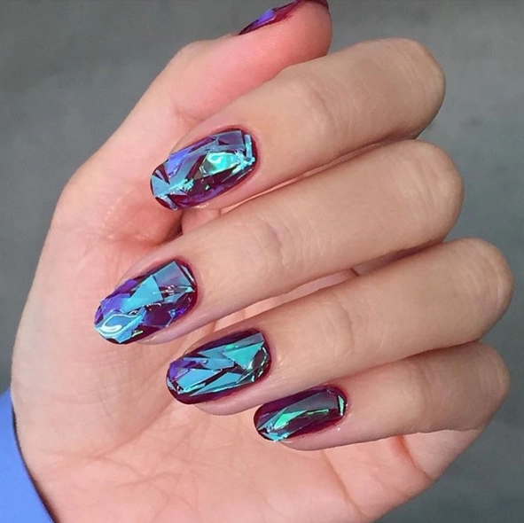 Mẫu nail móng tay thủy tinh đang được giới trẻ yêu thích