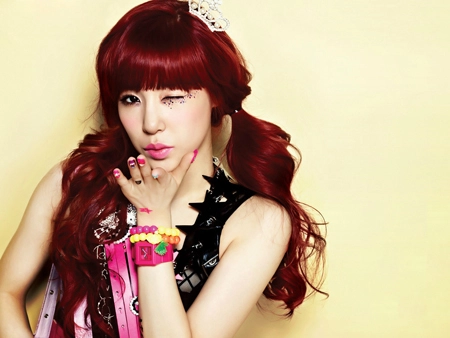Màu tóc nhuộm nâu đỏ cực đẹp sao kpop hàn quốc độc đáo