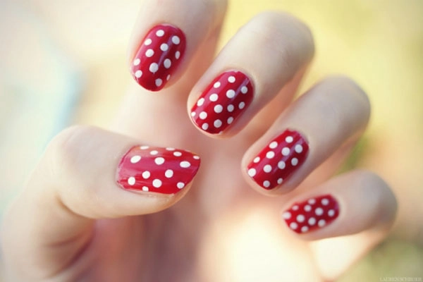 Móng tay nail chấm bi đẹp dễ thương trào lưu mới của tuổi teen