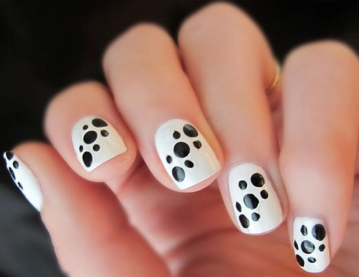 Móng tay nail chấm bi đẹp dễ thương trào lưu mới của tuổi teen