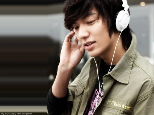 Những iểu tóc dài mái nam sao kpop hàn quốc cá tính