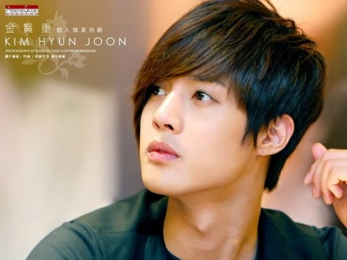 Những iểu tóc dài mái nam sao kpop hàn quốc cá tính
