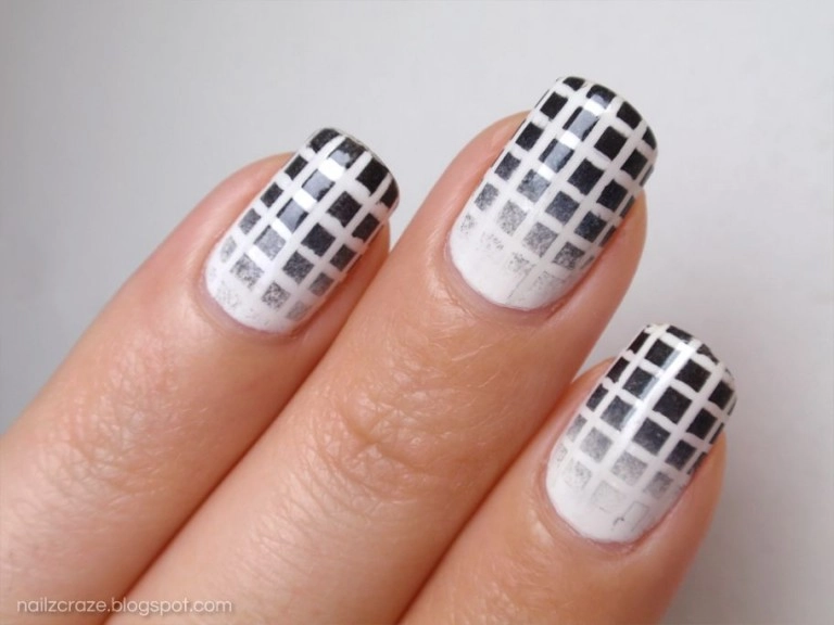 Những kiểu sơn móng tay nail kẻ đẹp bắt mắt điệu đà