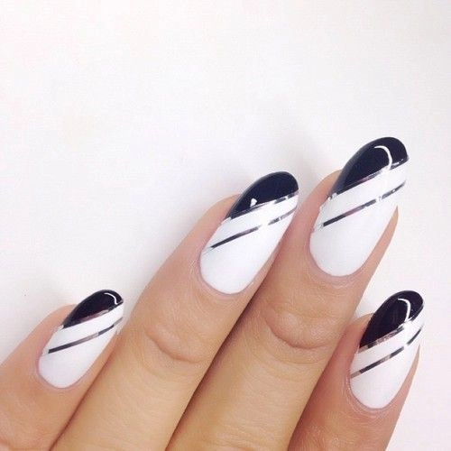 Những kiểu sơn móng tay nail kẻ đẹp bắt mắt điệu đà