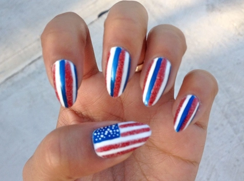 Những kiểu sơn móng tay nail kẻ đẹp bắt mắt điệu đà