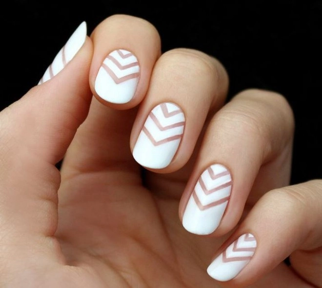 Những kiểu sơn móng tay nail kẻ đẹp bắt mắt điệu đà