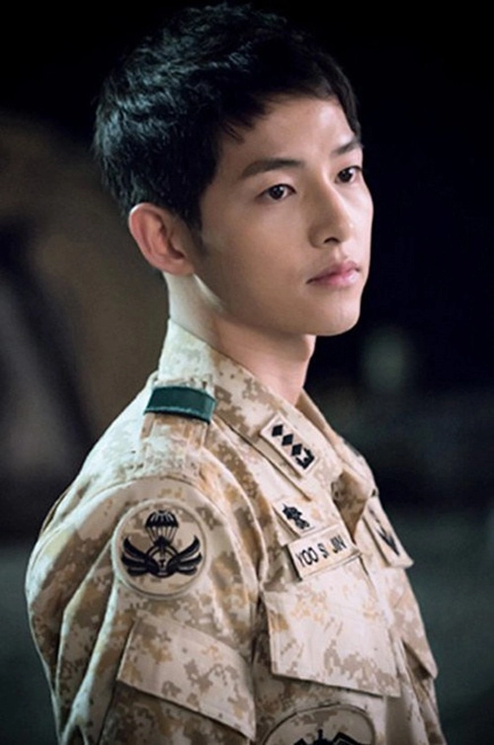 Những kiểu tóc nam đẹp của song joong ki trong hậu duệ mặt trời lịch lãm