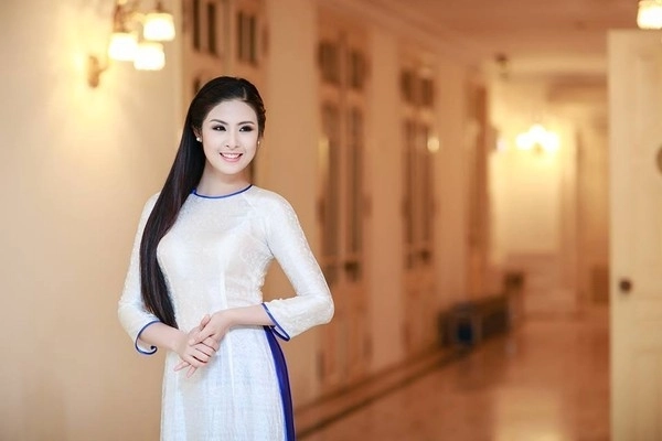 Những kiểu tóc nữ dài thẳng đẹp tự nhiên của các sao việt và kpop