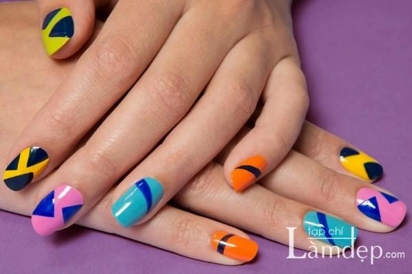 Những mẫu móng tay nail họa tiết hình học đẹp sành điệu