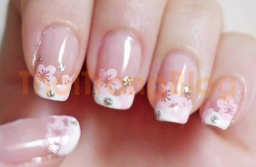 Những mẫu nail móng tay hoa văn đơn giản cuốn hút