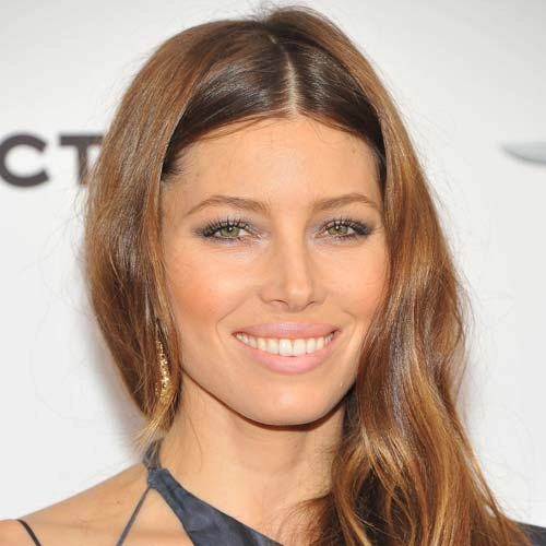 Tóc mái rẽ ngôi giữa đẹp hot của sao hollywood cá tính