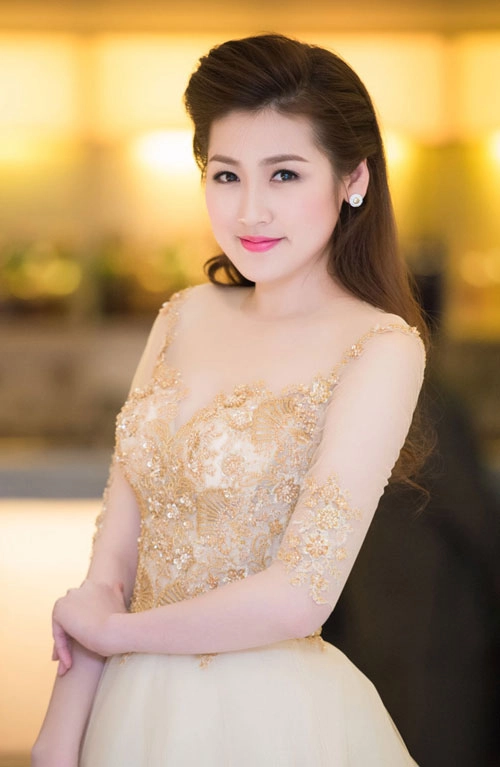 Các kiểu tóc buộc nửa đầu đẹp dễ thương đi dự tiệc lịch lãm